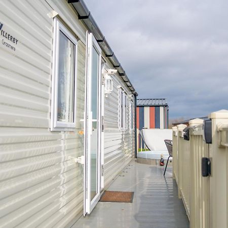 64 Lancaster The Lazy Willow 3 Bedroom Hot Tub Caravan Tattershall Lakes Екстериор снимка