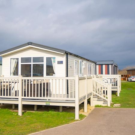 64 Lancaster The Lazy Willow 3 Bedroom Hot Tub Caravan Tattershall Lakes Екстериор снимка