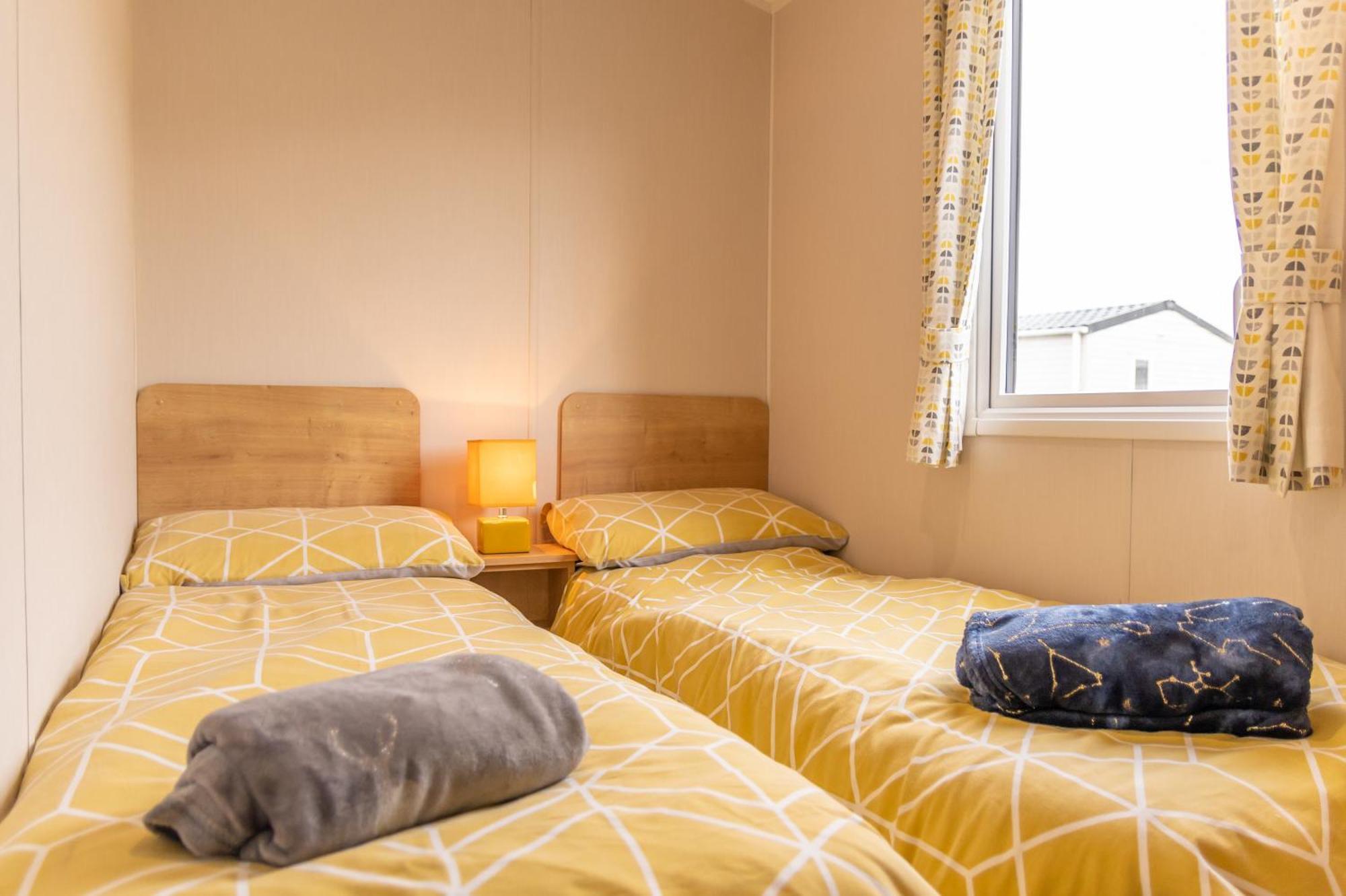 64 Lancaster The Lazy Willow 3 Bedroom Hot Tub Caravan Tattershall Lakes Екстериор снимка