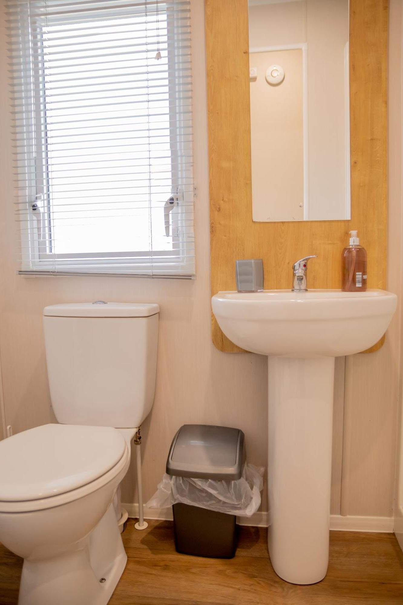 64 Lancaster The Lazy Willow 3 Bedroom Hot Tub Caravan Tattershall Lakes Екстериор снимка