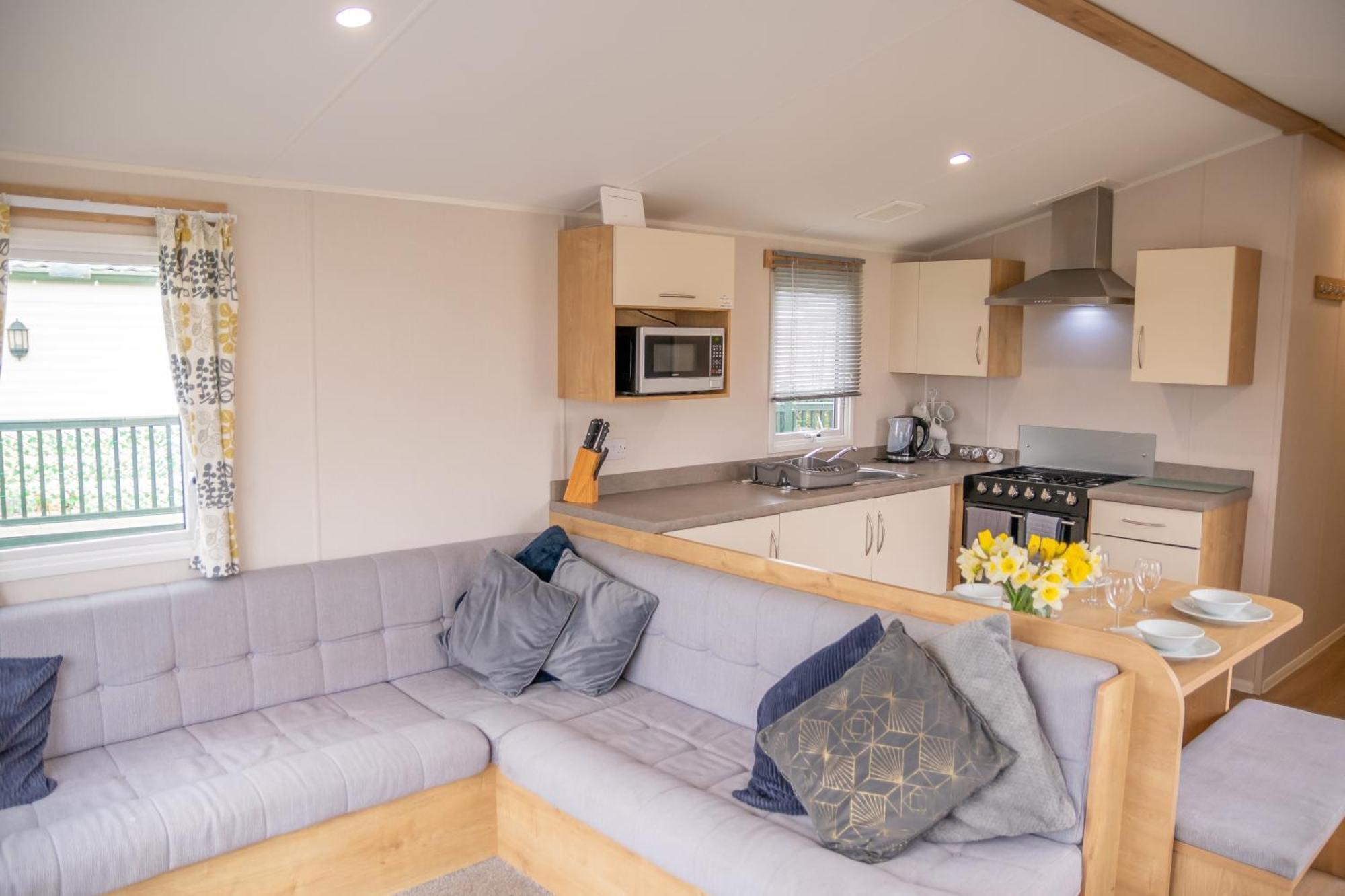 64 Lancaster The Lazy Willow 3 Bedroom Hot Tub Caravan Tattershall Lakes Екстериор снимка