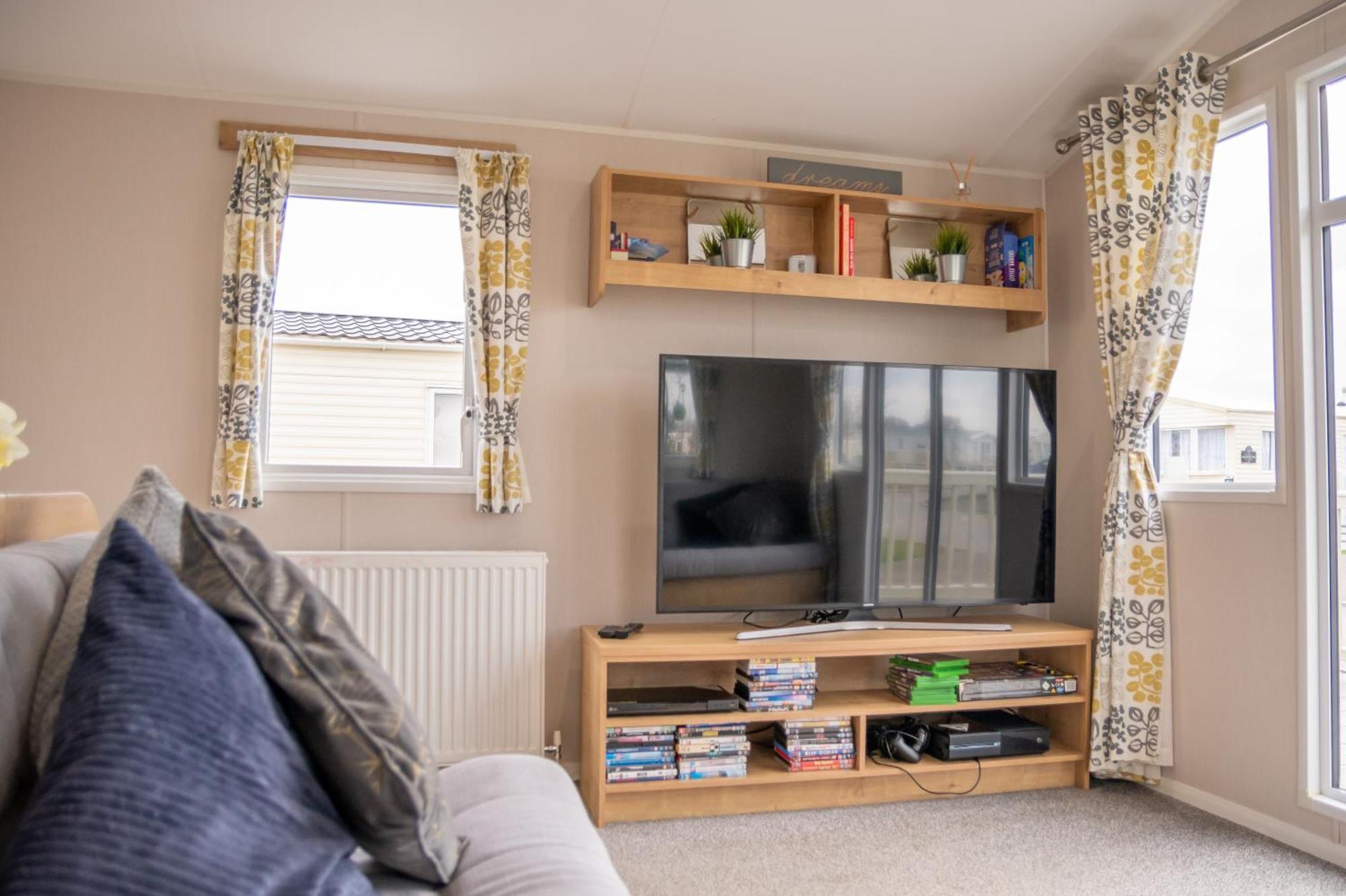 64 Lancaster The Lazy Willow 3 Bedroom Hot Tub Caravan Tattershall Lakes Екстериор снимка