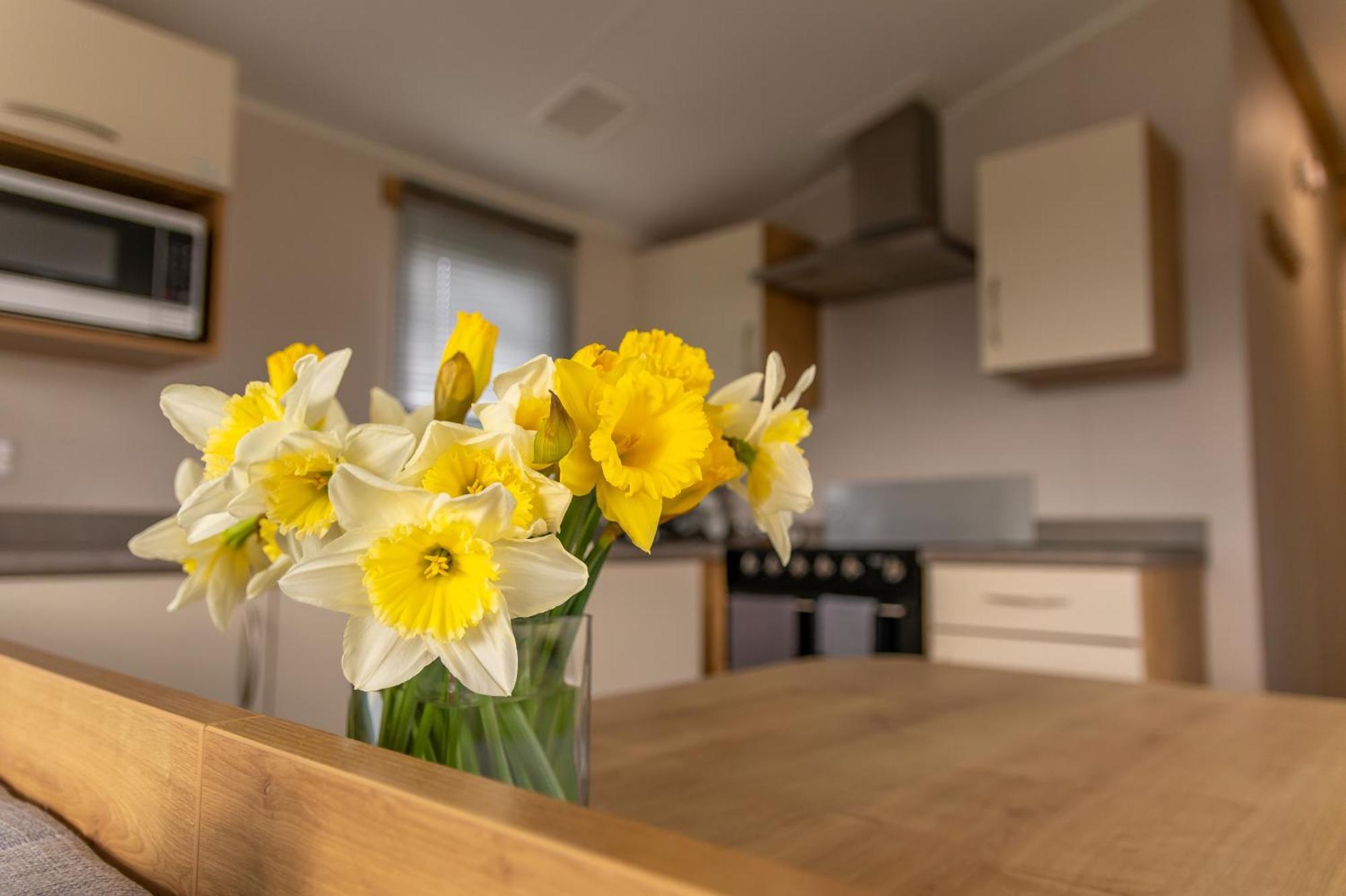 64 Lancaster The Lazy Willow 3 Bedroom Hot Tub Caravan Tattershall Lakes Екстериор снимка