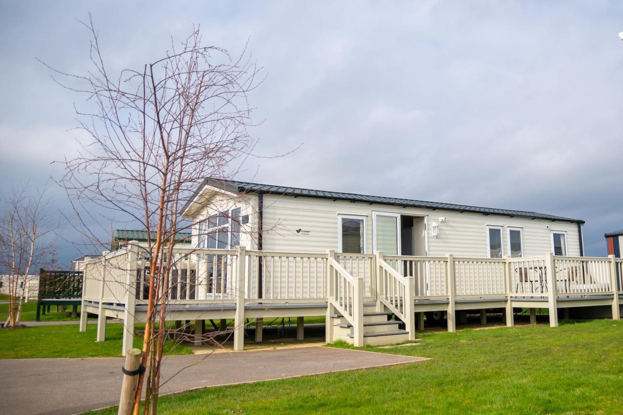 64 Lancaster The Lazy Willow 3 Bedroom Hot Tub Caravan Tattershall Lakes Екстериор снимка
