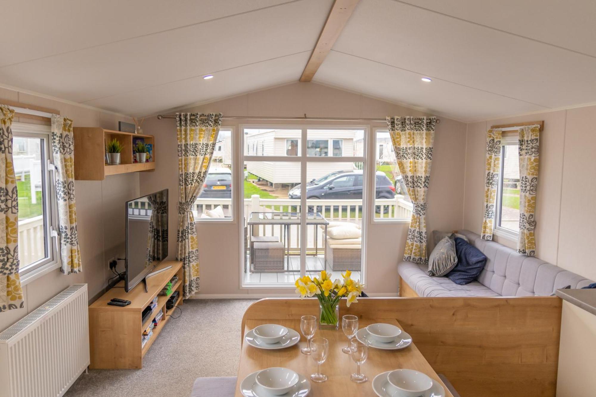 64 Lancaster The Lazy Willow 3 Bedroom Hot Tub Caravan Tattershall Lakes Екстериор снимка